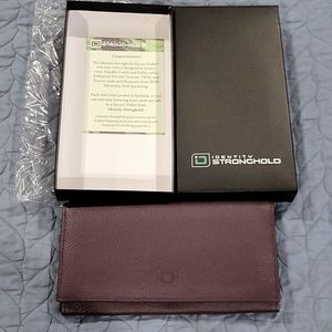 [NIB] IDENTITY STRONGHOLD Ladies Plum Purple RFID Wallet